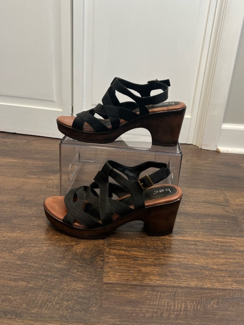b.o.c. Black Strappy Wedge Sandals with Wood-Look Heel Size Women’s 11